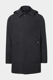 Vue sur fond blanc d'un imperméable en Noir avec le tissu StormSystem de chez Loro Piana.