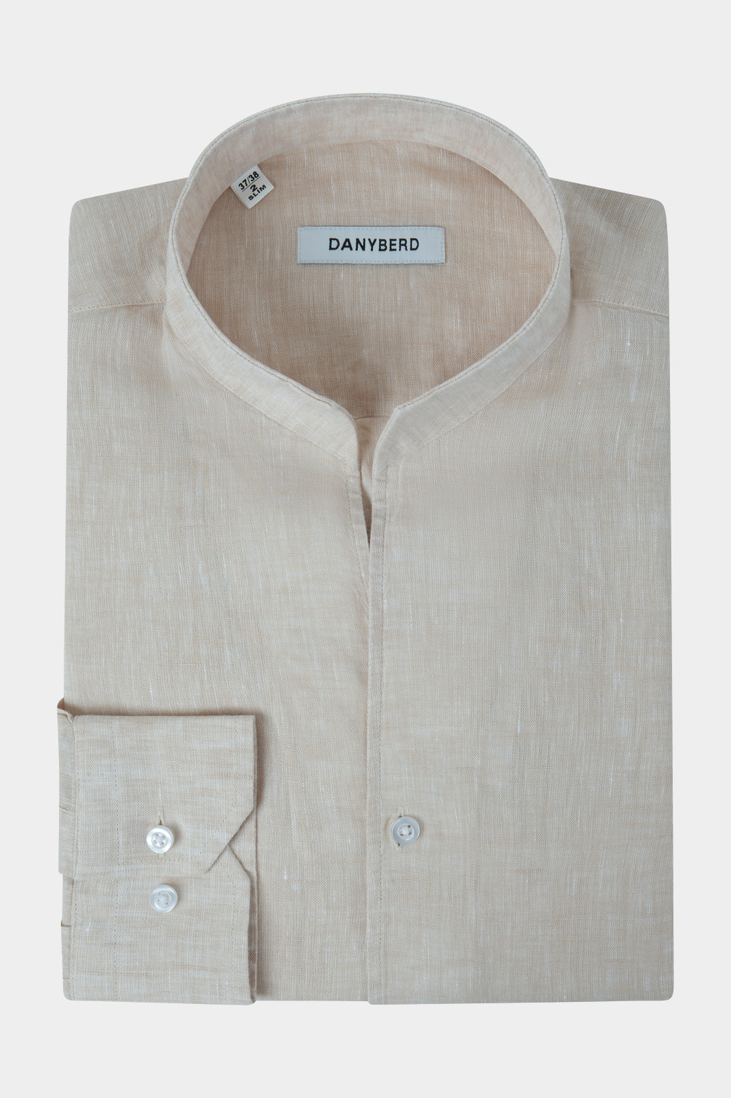 Vue sur fond blanc d'une chemise col indien ou col tulipe en 100% lin beige.