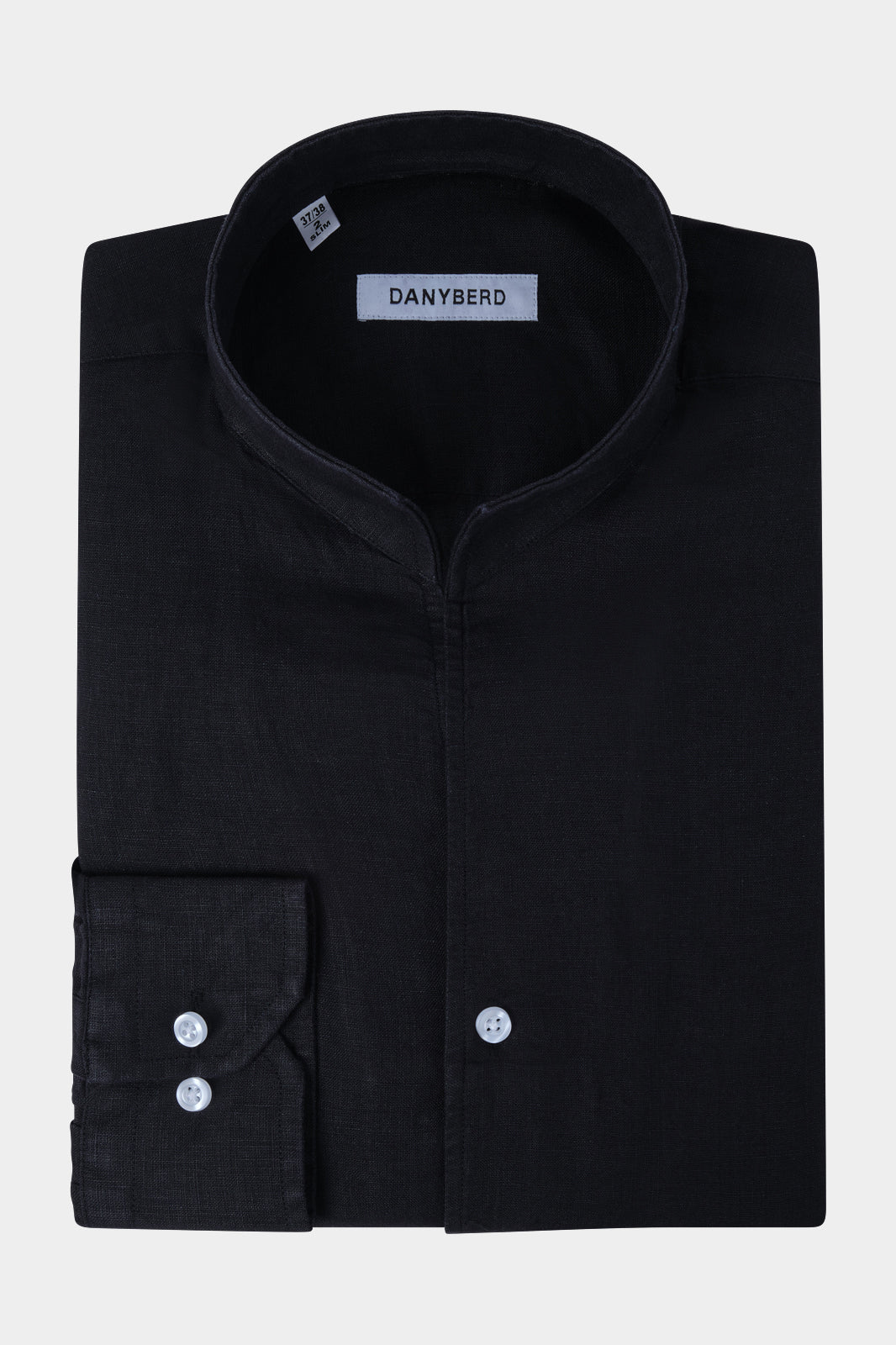Vue sur fond blanc d'une chemise col indien ou col tulipe en 100%  lin noir