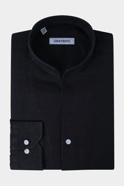 Vue sur fond blanc d'une chemise col indien ou col tulipe en 100%  lin noir