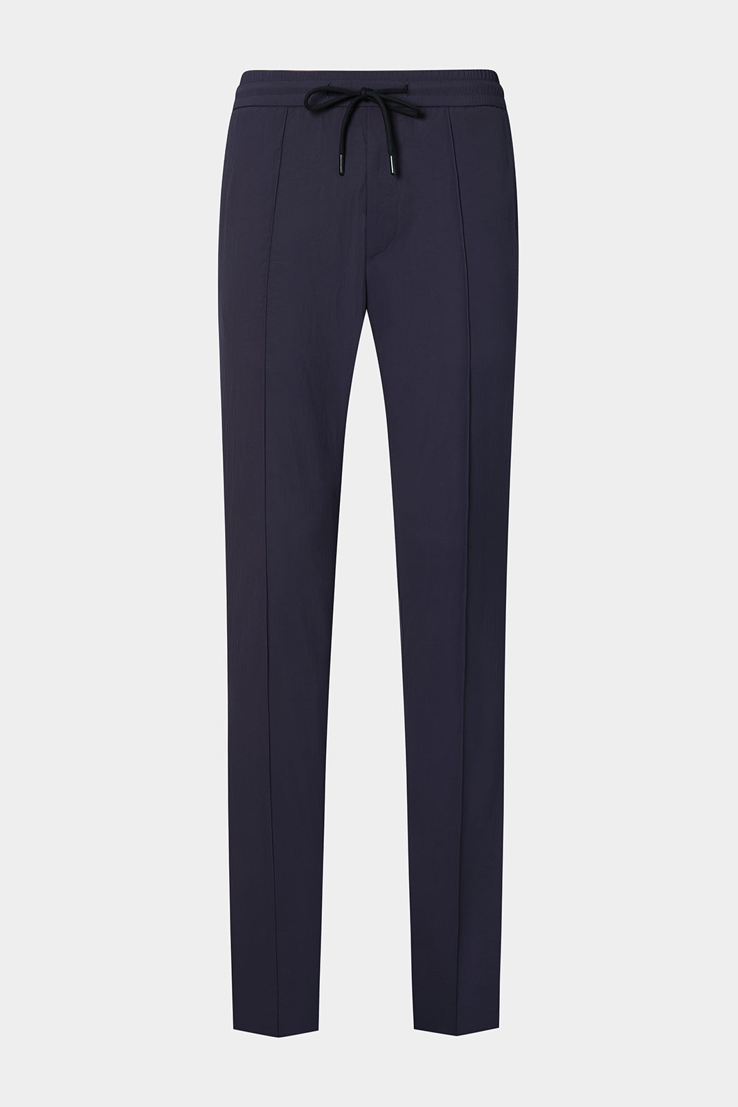 Découvrez le mariage parfait entre confort et élégance avec notre pantalon jogpant  marine en 100% polyamide.