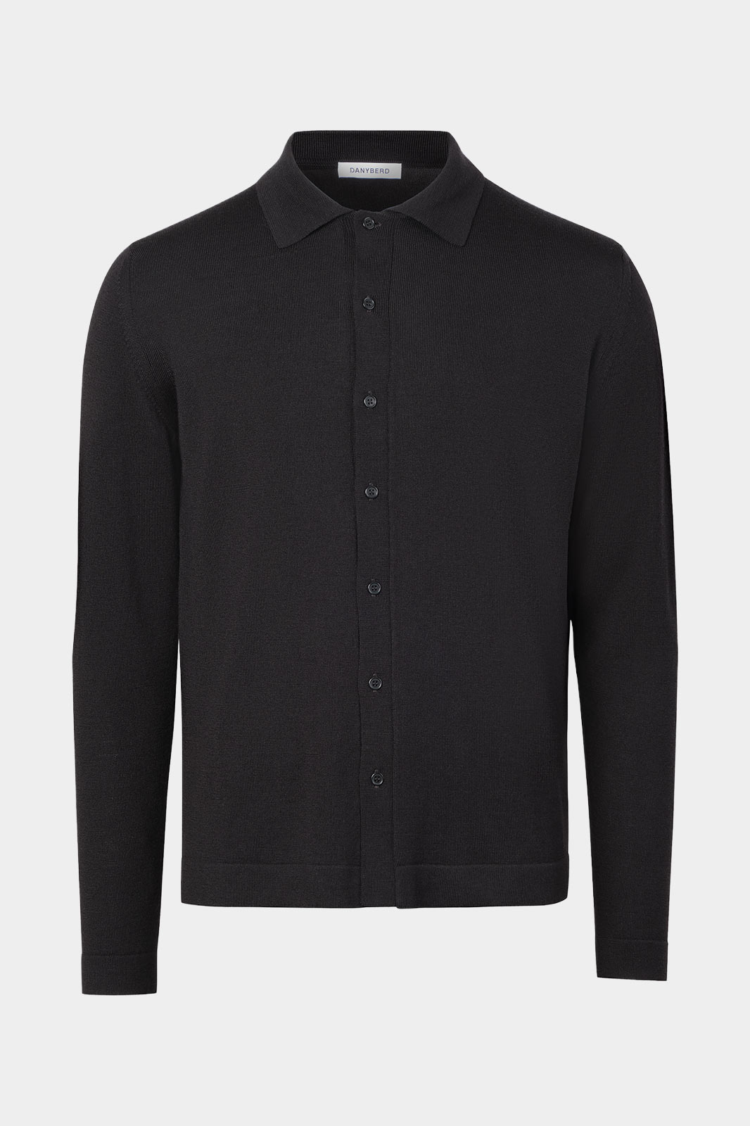 Vue sur fond blanc d'un pull polo chemise en 100% laine d'Italie en Noir.
