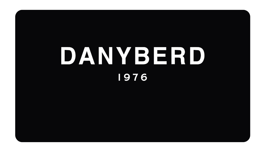 Carte cadeau Danyberd noire avec le logo blanc