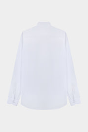 Chemise blanche de dos à manches longues avec col classique et des poignets à boutons.