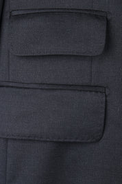 Détail des poches plaquées de la veste croisée gris anthracite