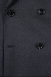 Détail des boutons de la veste croisée gris anthracite.
