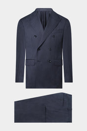 Ce costume croisé en laine est l'incarnation de l'élégance intemporelle. Sa coupe ajustée et sa fermeture à double boutonnage apportent une touche de sophistication à votre silhouette.