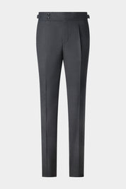 Vue sur fond blanc d'un pantalon semi-taille haute avec 1 pli sur le devant, double boutonnage et patte de serrage en 98% laine