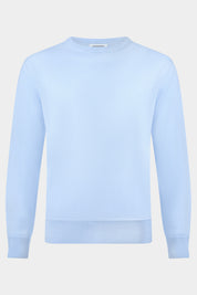 Découvrer le pull col rond en 100% laine mérinos qui vous suivra toutes les saisons. Il se porte aussi bien sur une chemise que sur un tee-shrt ou à même la peau. Les finitions en bord-côte aux poignets et à la taille, qui non seulement ajoutent une touche de style, mais assurent également un bon maintien et un ajustement confortable.
Ce pull peut être facilement associé à différents types de vêtements, comme des jeans, des chinos ou même des pantalons habillés, ce qui en fait un incontournable de la garde