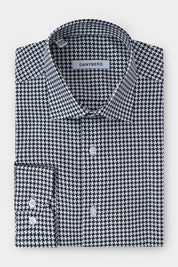 Le tissage pied de poule est un motif classique et intemporel qui ajoute une touche de sophistication à n'importe quelle tenue.