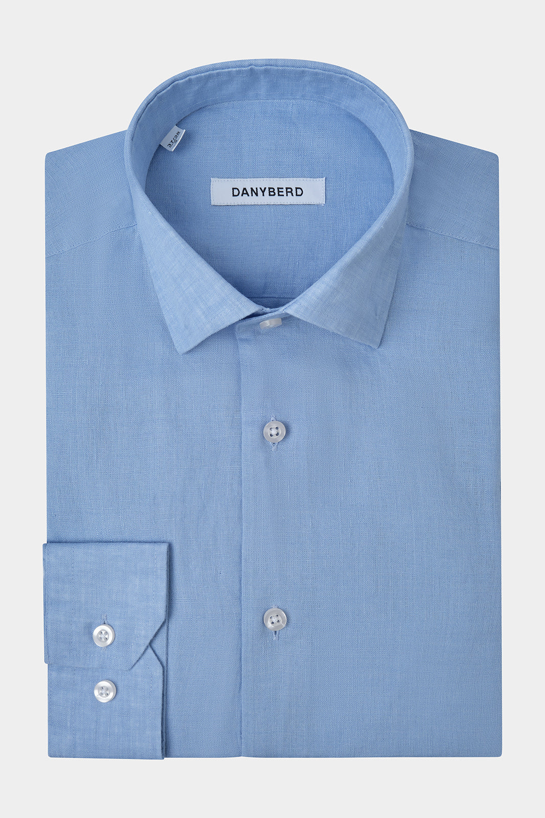 Vue sur fond blanc d'une chemise en lin col français en bleu ciel
