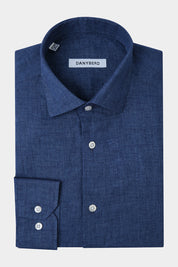 Vue sur fond blanc d'une photo d'une chemise en lin en couleur jeans