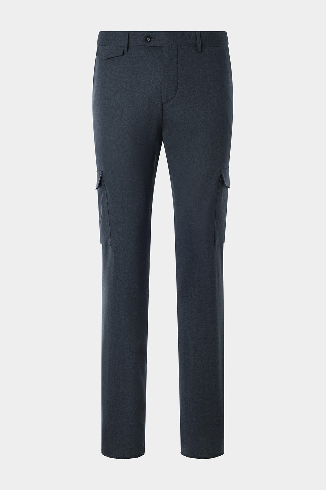 Vue sur fond blanc d'un pantalon cargo gris anthracite en laine élasthane taille semi-haute et poches cargo sur les côtés.
