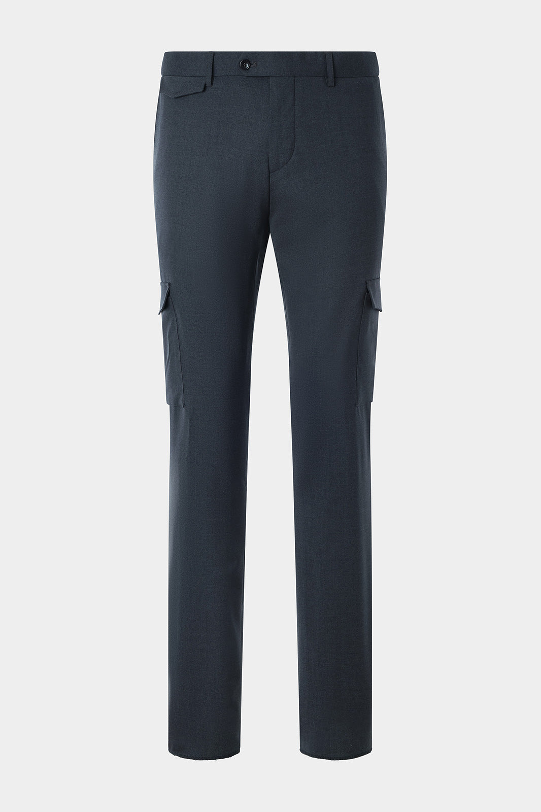 Vue sur fond blanc d'un pantalon cargo gris anthracite en laine élasthane taille semi-haute et poches cargo sur les côtés.