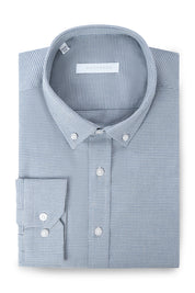 Cette chemise à col boutonné, conçue avec une coupe cintrée, sublime la silhouette tout en assurant un confort optimal.