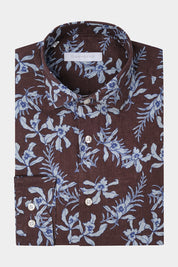 Confectionnée dans un lin haut de gamme, sa légèreté et sa souplesse en font une chemise d'un confort inégalé.