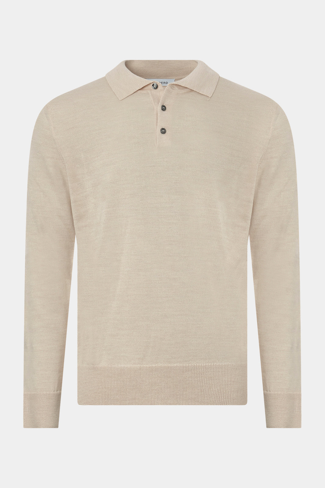 vue sur fond blanc d'un pull col polo beige avec 3 boutons et au bord cote