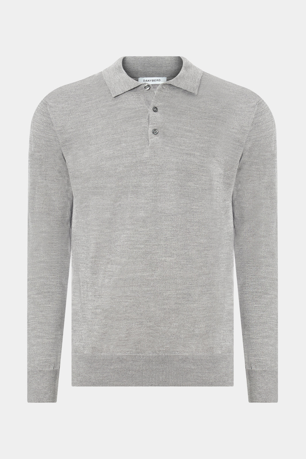 vue sur fond blanc d'un pull col polo gris avec 3 boutons et au bord cote