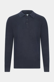 vue sur fond blanc d'un pull col polo marine avec 3 boutons et au bord cote