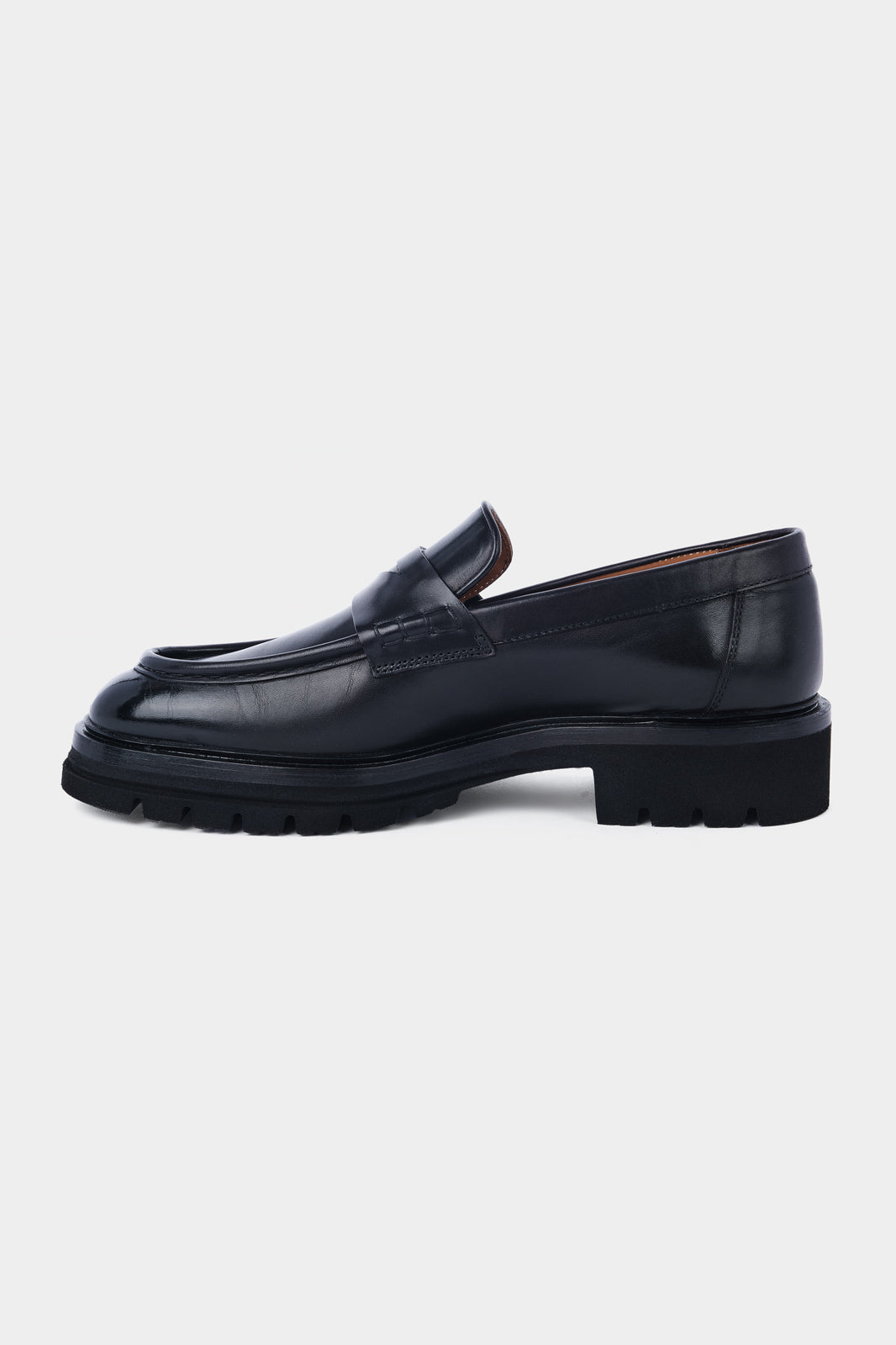 Leather loafers with thick, notched sole - Black