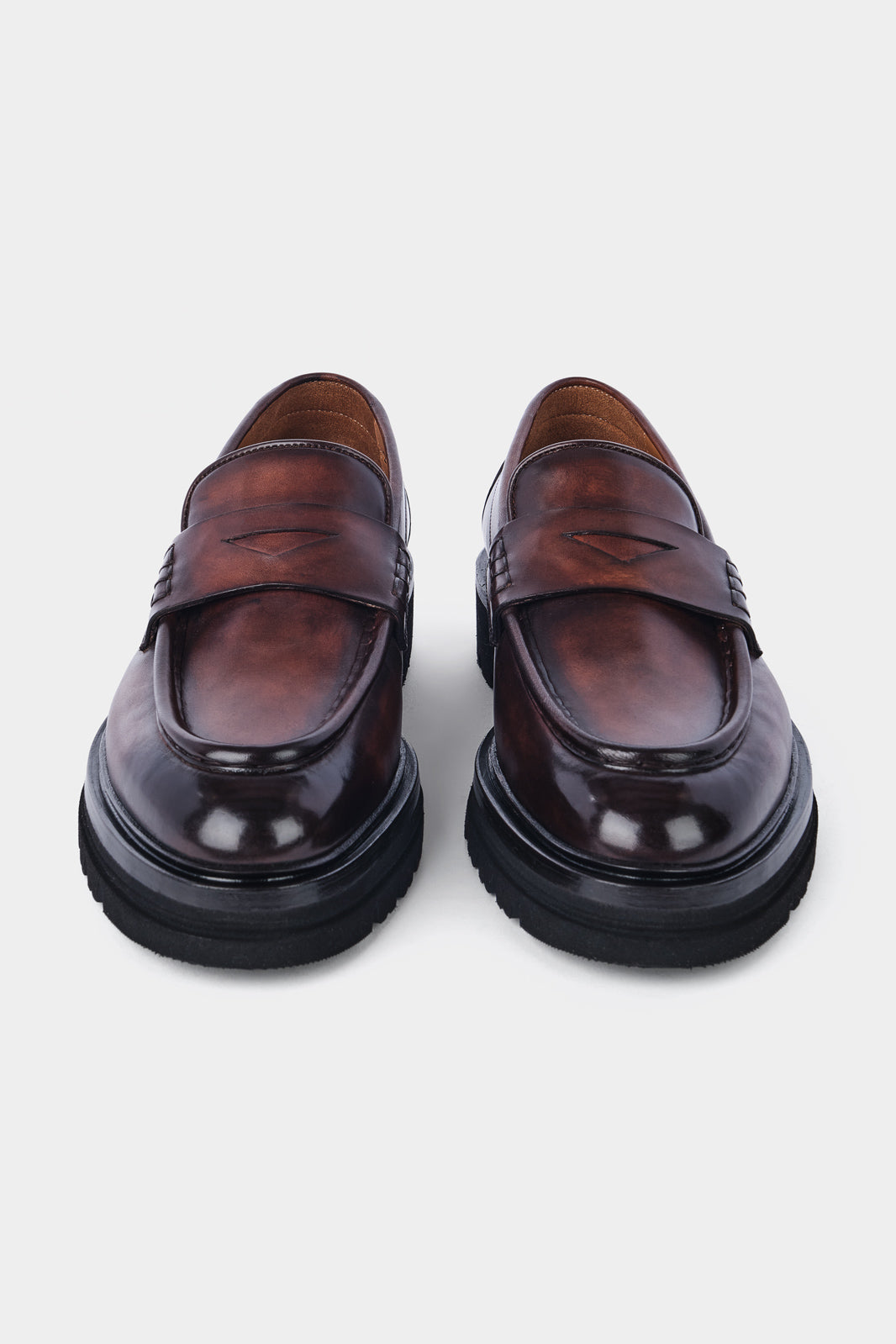mocassin-patine-marron-semelle-epaisse-crante-1.jpg