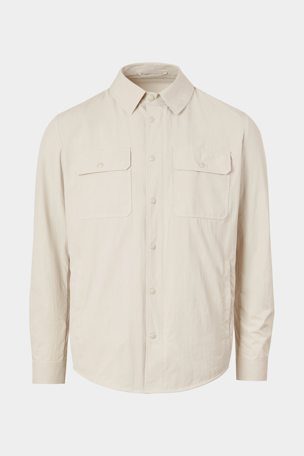 Vue sur fond blanc d'une surchemise couleur beige en 100% polyamide.