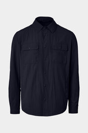Vue sur fond blanc d'une sur chemise marine en tissu 100% polyamide.