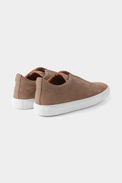 Sneaker en nubuck couleur taupe 
