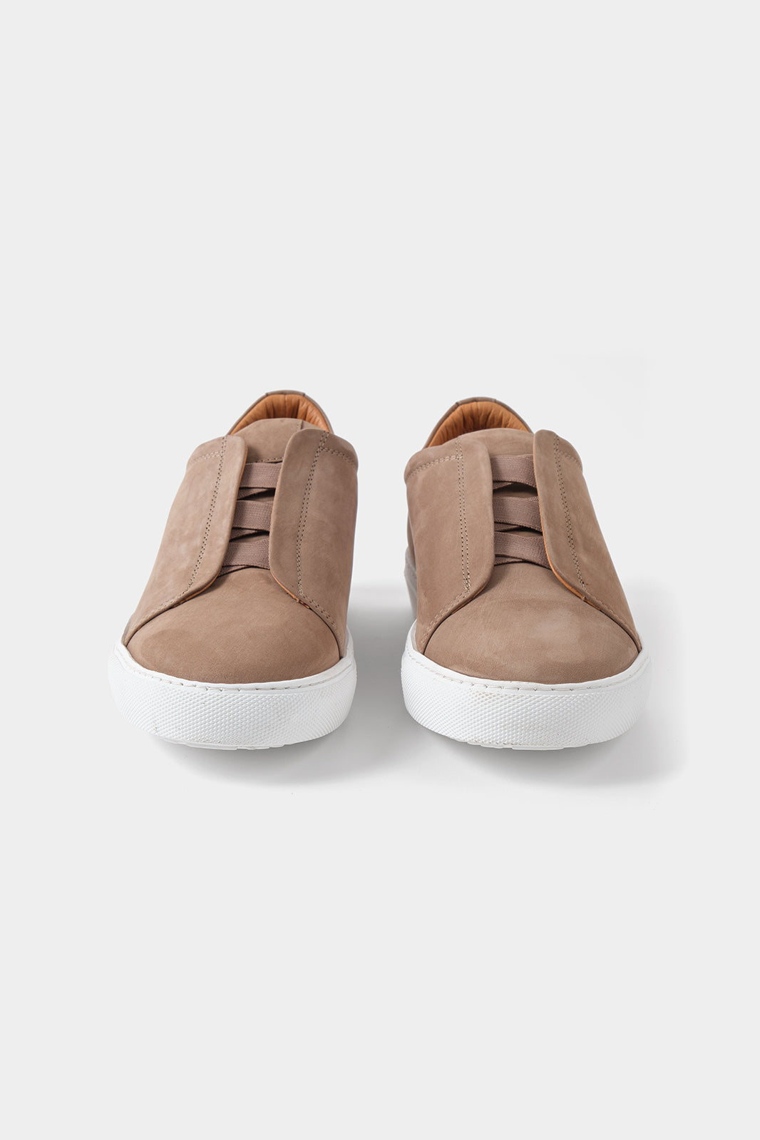Sneaker en nubuck couleur taupe 