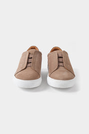 Sneaker en nubuck couleur taupe 