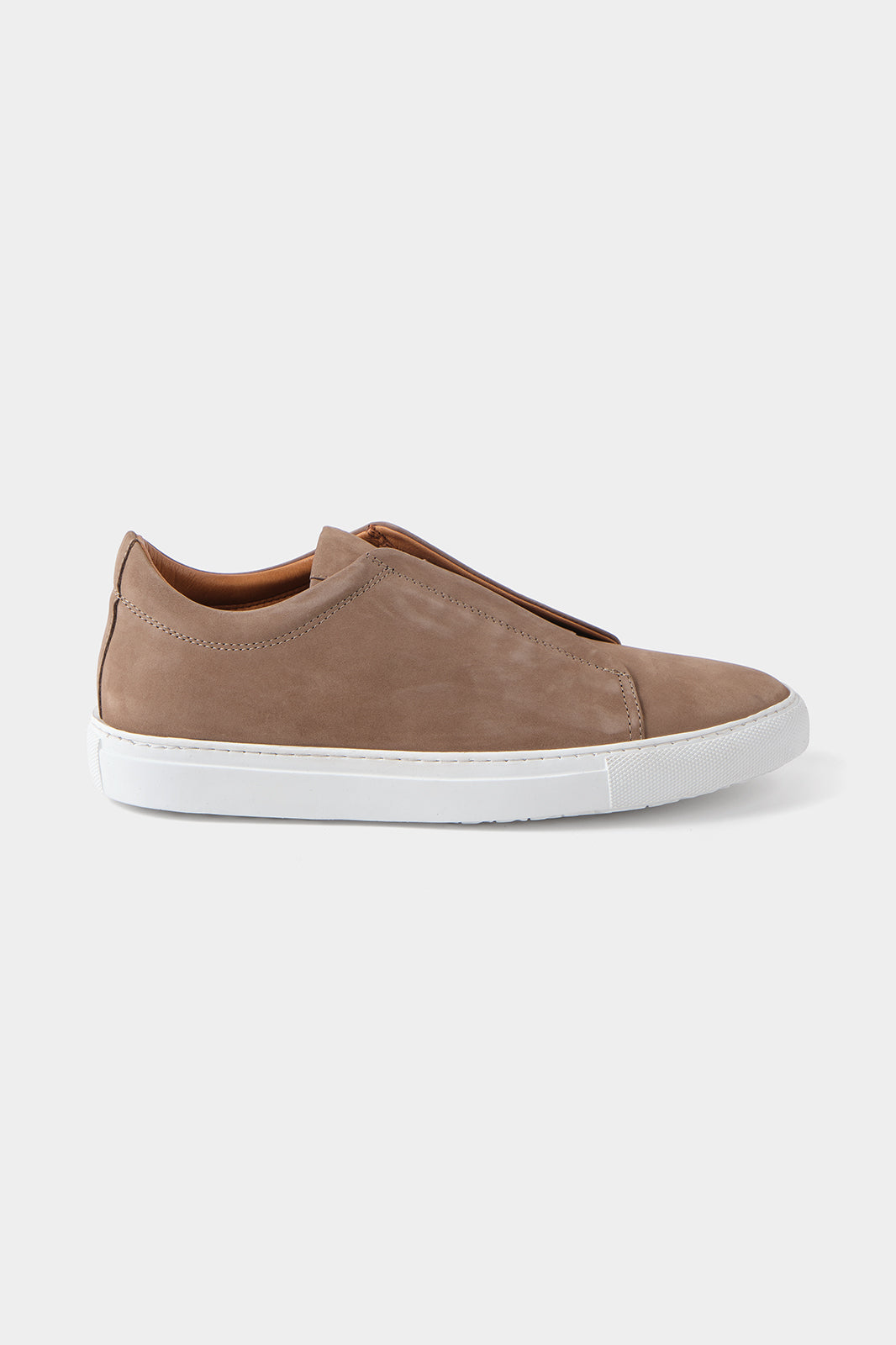 Sneaker en nubuck couleur taupe 
