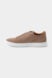 Sneaker en nubuck couleur taupe 
