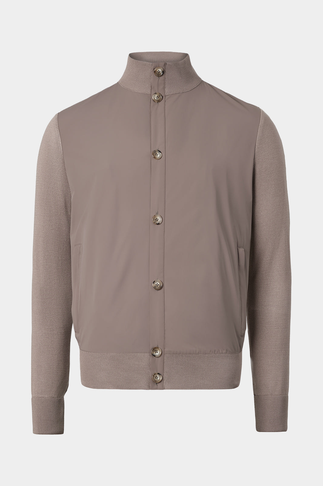 Vue sur fond blanc d'un blouson bi matière col montant couleur noisette.