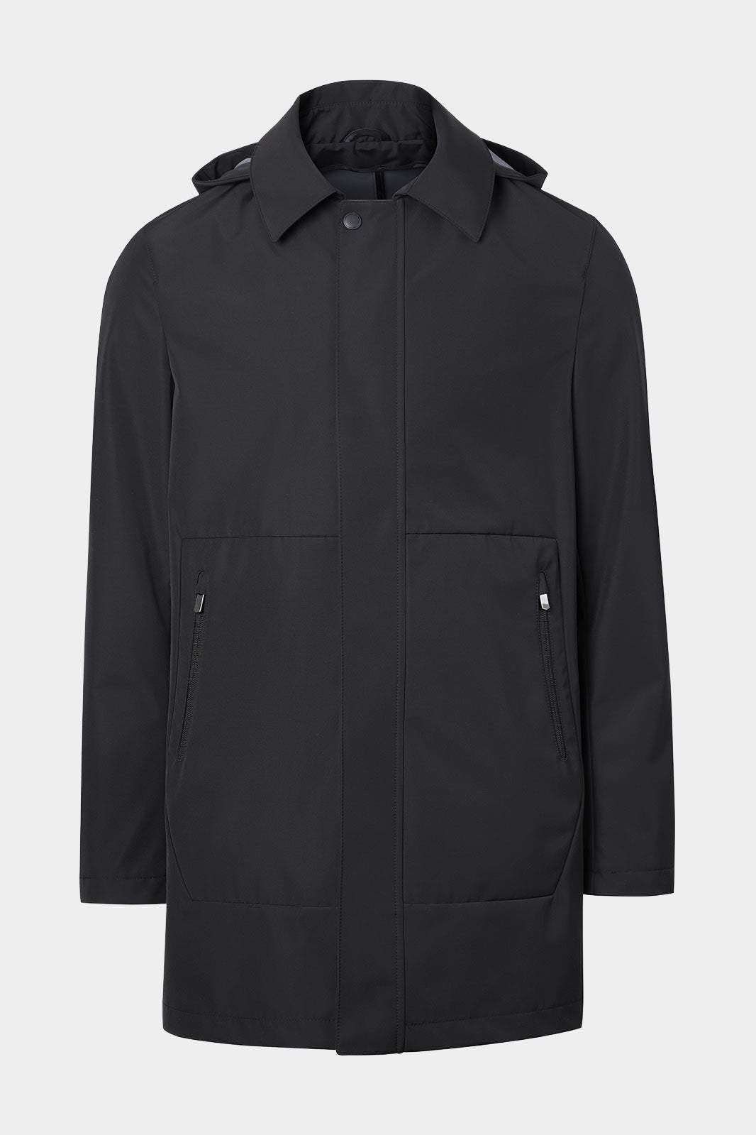 Vue sur fond blanc d'un imperméable en Noir avec le tissu StormSystem de chez Loro Piana.