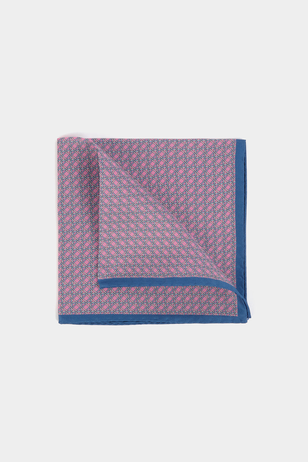 Pochette fond rose à motif quadrillé, entrelacé