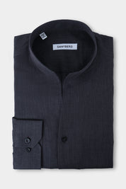 Ressentez le confort absolu avec notre chemise en 64% lin, 36% à col indien et poignets boutonnés. Son tissu léger et souple offre un confort inégalé grâce à sa composition en coton d'Italie.