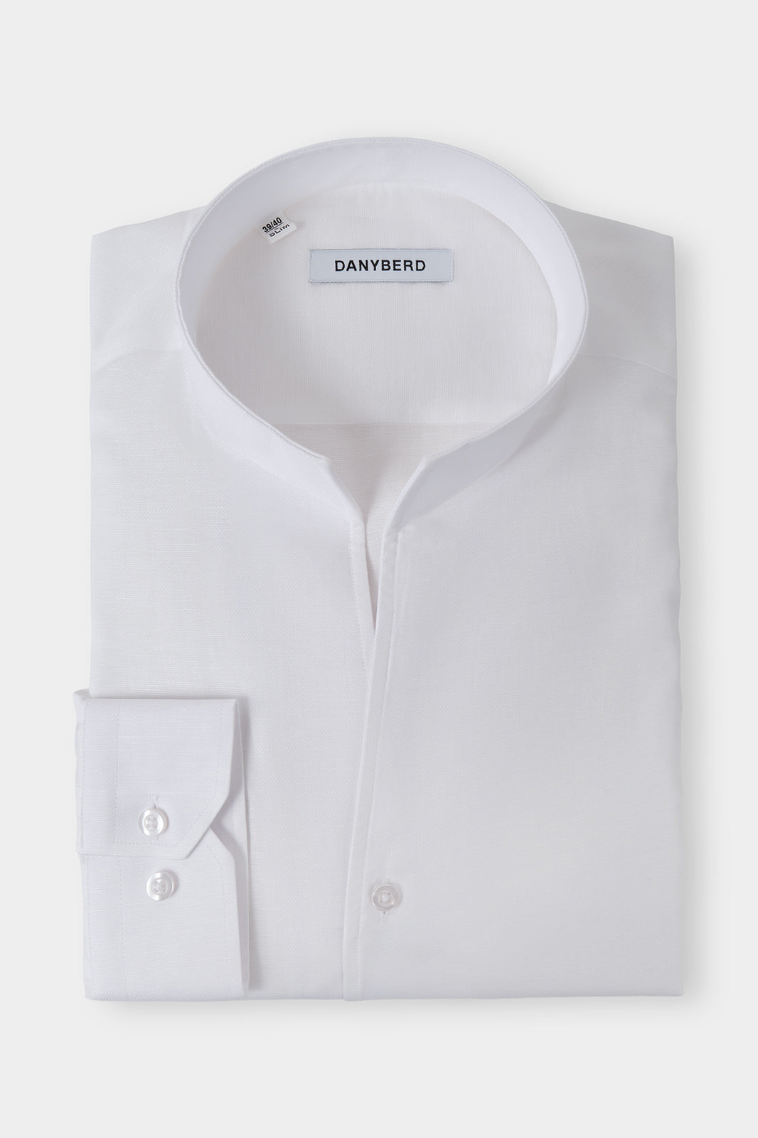 Vue sur fond blanc d'une chemise col indien en coton et lin de chez Albini blanche