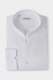 Vue sur fond blanc d'une chemise col indien en coton et lin de chez Albini blanche