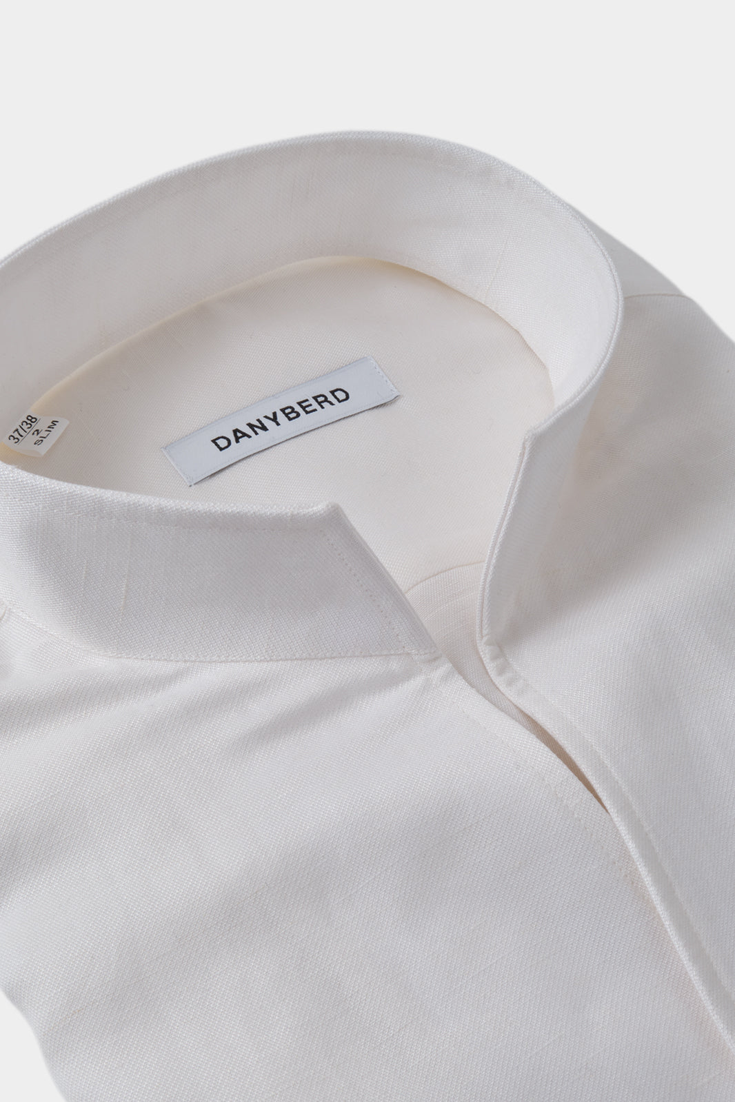 Chemise cintrée en col indien en lin et soie couleur blanche