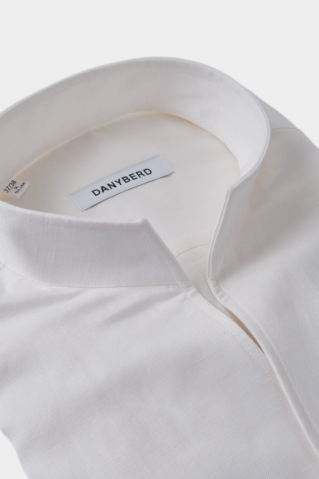 Chemise cintrée en col indien en lin et soie couleur blanche