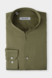 Chemise cintréeen  col indien en lin et soie couleur kaki