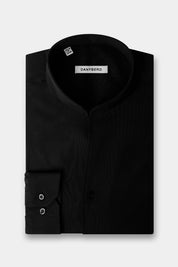 Vue sur fond blanc d'une chemise non cintrée col indien ou col tulipe en noir en coton élasthane