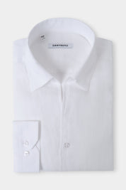 Vue sur fond blanc d'une Chemise en lin col capri - Blanc, sur un tissu italien 100% lin de chez Albini.