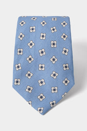Cravate en soie et lin  –  Bleu clair à motifs fleurs blanches et bleues