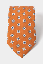 Cravate en soie et lin – Orange à motifs fleurs blanches et bleues
