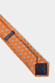 Cravate en soie et lin – Orange à motifs fleurs blanches et bleues
