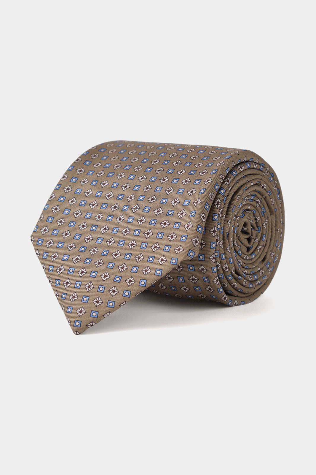 Cravate fabriquée en 100 % soie de couleur kaki à motifs géométriques.