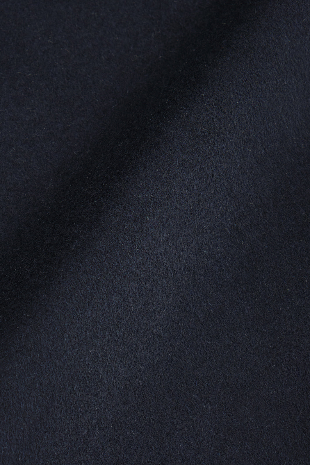 Vue de matière d'un blouson worker en marine en laine, cachemire et polyester.