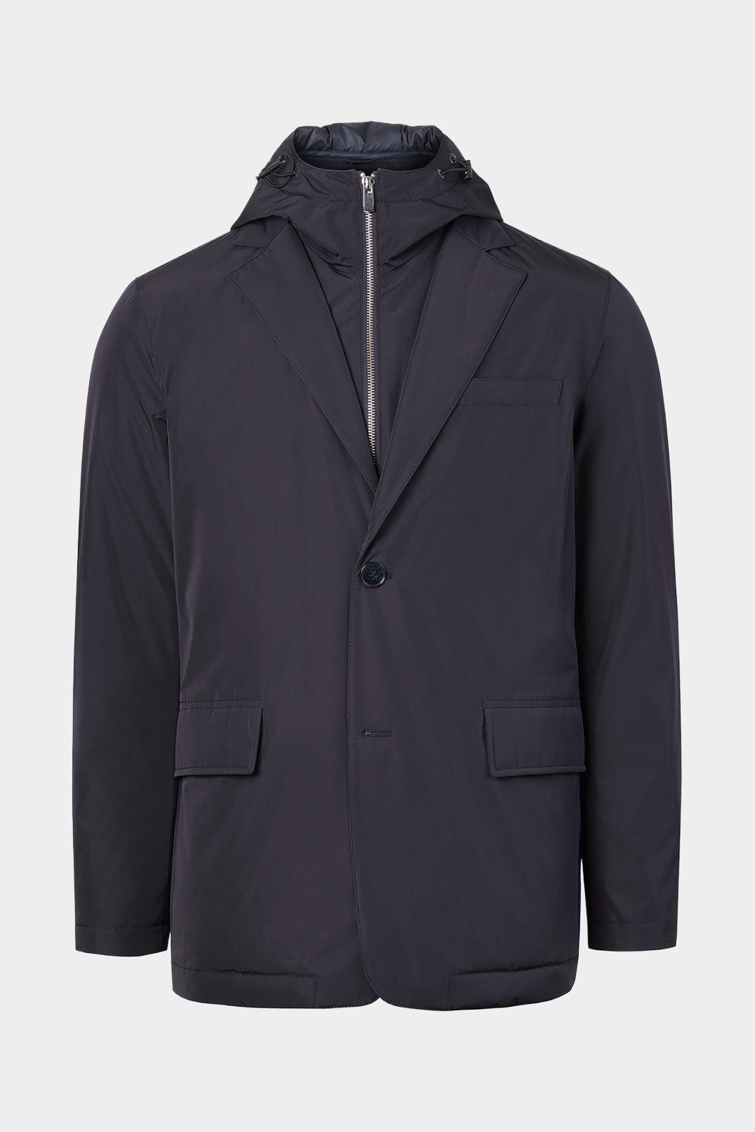 Vue sur fond blanc d'un manteau pour homme marine avec doublure et capuche amovible en tissu technique.