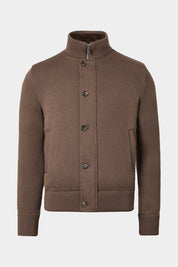 Vue sur fond blanc d'un blouson en maille matelassé en noisette 